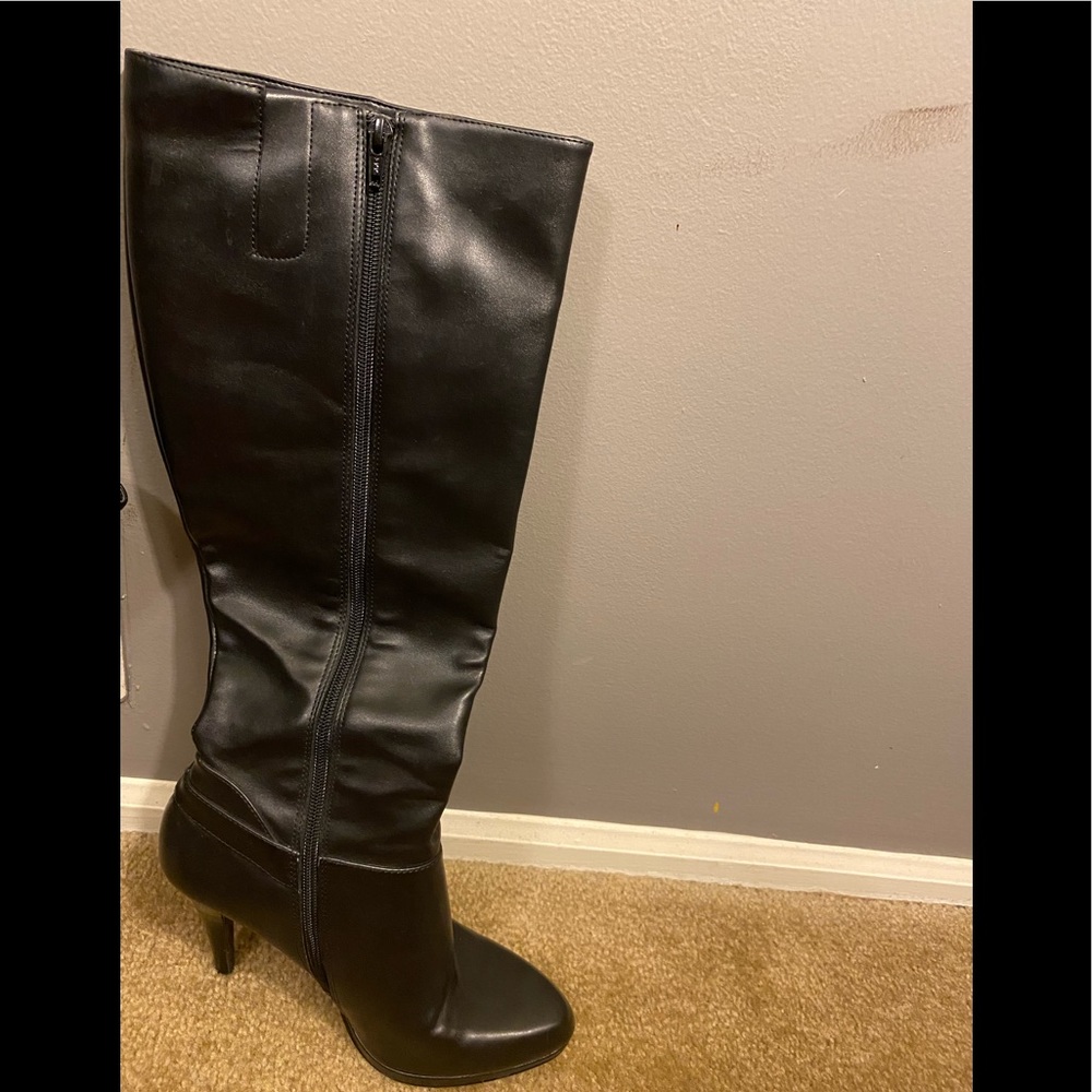 Women’s knee high platform boot